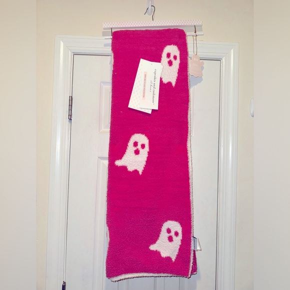 NEW! CUPCAKES & CASHMERE Hot Pink Ghosts Reversible Oversized Throw Blanket NWT! - Picture 2 of 16